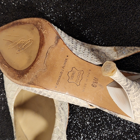 Donald J. Pliner - Picture 5 of 7